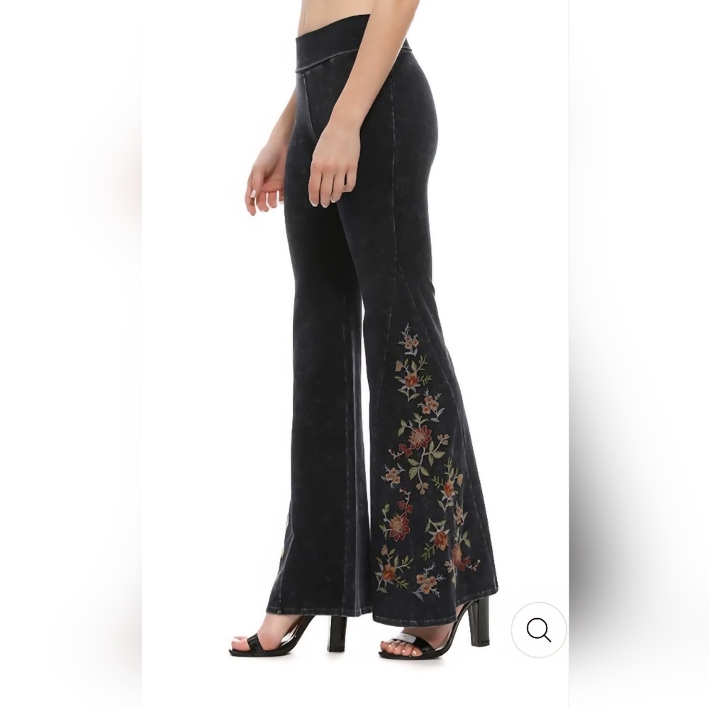 T-PARTY Embroidered Blue Flare Yoga Pants